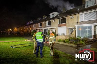 Bovenverdieping woning aan de Munnikenweg op 't Harde uitgebrand, bewoners ontdekten brand terwijl men zat te eten en de stroom uitviel. - © NWVFoto.nl