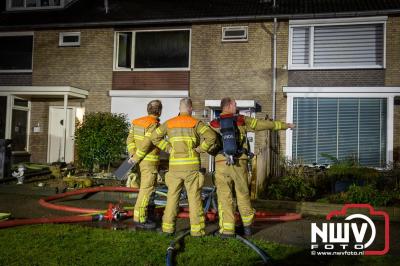 Bovenverdieping woning aan de Munnikenweg op 't Harde uitgebrand, bewoners ontdekten brand terwijl men zat te eten en de stroom uitviel. - © NWVFoto.nl