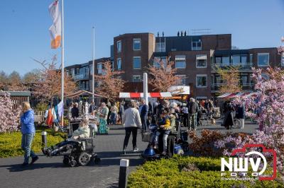 Gezellige voorjaarsmarkt bij het Nieuwe Feithenhof in Elburg - © NWVFoto.nl