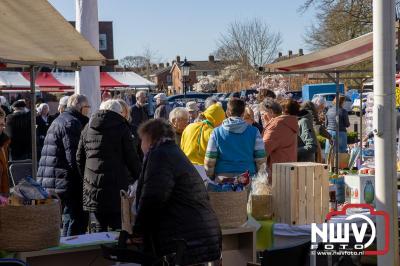 Gezellige voorjaarsmarkt bij het Nieuwe Feithenhof in Elburg - © NWVFoto.nl