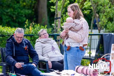 Koningsdag gezelligheid in de gemeente Oldebroek. - © NWVFoto.nl