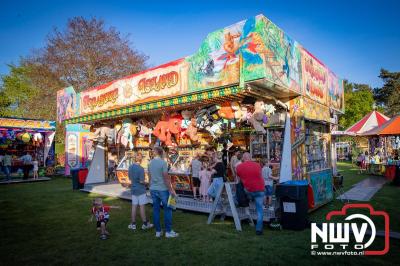 Volop plezier tijdens de kermis aan de Singel op 't Harde - © NWVFoto.nl