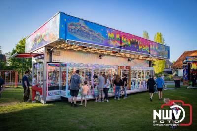 Volop plezier tijdens de kermis aan de Singel op 't Harde - © NWVFoto.nl