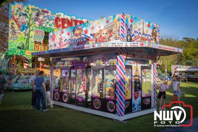Volop plezier tijdens de kermis aan de Singel op 't Harde - © NWVFoto.nl