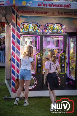 Volop plezier tijdens de kermis aan de Singel op 't Harde - © NWVFoto.nl