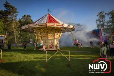 Volop plezier tijdens de kermis aan de Singel op 't Harde - © NWVFoto.nl
