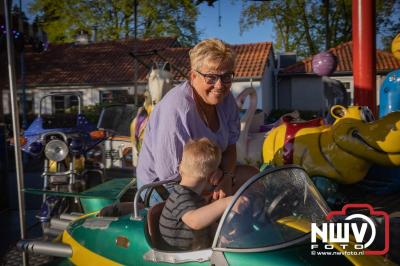Volop plezier tijdens de kermis aan de Singel op 't Harde - © NWVFoto.nl