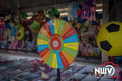 Volop plezier tijdens de kermis aan de Singel op 't Harde - © NWVFoto.nl