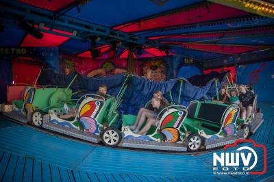 Volop plezier tijdens de kermis aan de Singel op 't Harde - © NWVFoto.nl