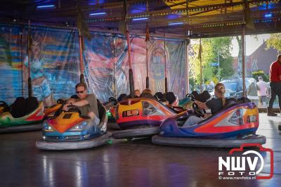 Volop plezier tijdens de kermis aan de Singel op 't Harde - © NWVFoto.nl