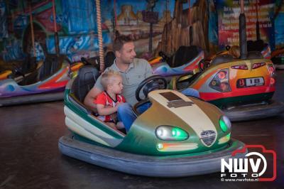Volop plezier tijdens de kermis aan de Singel op 't Harde - © NWVFoto.nl