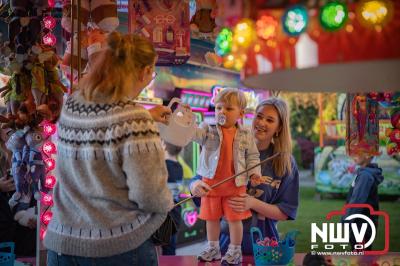 Volop plezier tijdens de kermis aan de Singel op 't Harde - © NWVFoto.nl