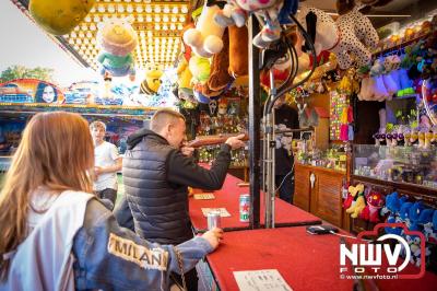 Volop plezier tijdens de kermis aan de Singel op 't Harde - © NWVFoto.nl