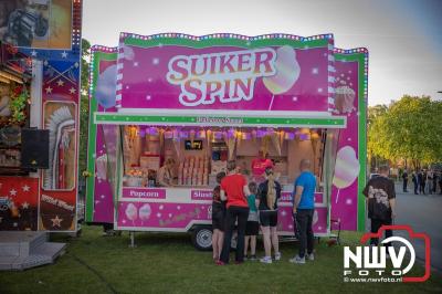 Volop plezier tijdens de kermis aan de Singel op 't Harde - © NWVFoto.nl