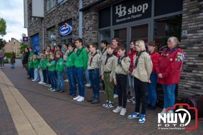 Stil verdriet en diepe eerbied: indrukwekkende menigte herdenkt oorlogsslachtoffers met kranslegging op ’t Harde - © NWVFoto.nl
