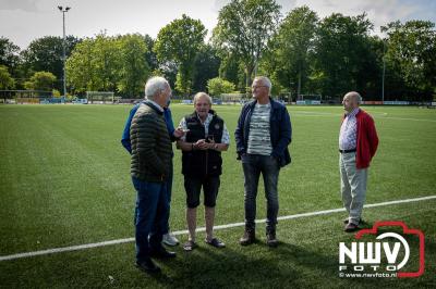 Vlag in Top! Thijs Brink Bekroont de Owios-Nieuwbouw met Eervol Moment. - © NWVFoto.nl