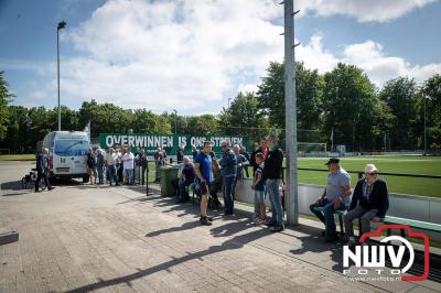 Vlag in Top! Thijs Brink Bekroont de Owios-Nieuwbouw met Eervol Moment. - © NWVFoto.nl