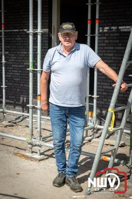 Vlag in Top! Thijs Brink Bekroont de Owios-Nieuwbouw met Eervol Moment. - © NWVFoto.nl