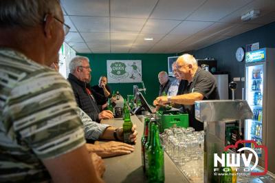Vlag in Top! Thijs Brink Bekroont de Owios-Nieuwbouw met Eervol Moment. - © NWVFoto.nl