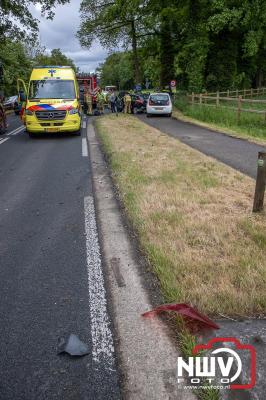 Drie personen nagekeken in ambulance na flinke kop-staartbotsing op N309 bij ’t Harde. - © NWVFoto.nl