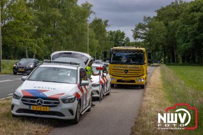 Drie personen nagekeken in ambulance na flinke kop-staartbotsing op N309 bij ’t Harde. - © NWVFoto.nl