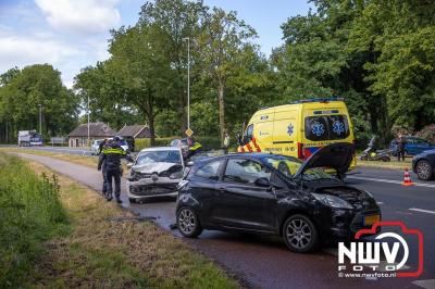 Drie personen nagekeken in ambulance na flinke kop-staartbotsing op N309 bij ’t Harde. - © NWVFoto.nl