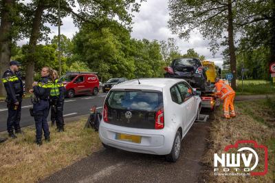 Drie personen nagekeken in ambulance na flinke kop-staartbotsing op N309 bij ’t Harde. - © NWVFoto.nl