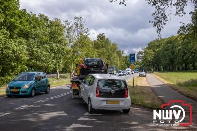 Drie personen nagekeken in ambulance na flinke kop-staartbotsing op N309 bij ’t Harde. - © NWVFoto.nl