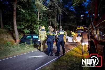 Bestuurder gewond na frontale botsing met boom op de Woldberg, Elburgeweg N309 Epe. - © NWVFoto.nl