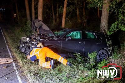 Bestuurder gewond na frontale botsing met boom op de Woldberg, Elburgeweg N309 Epe. - © NWVFoto.nl