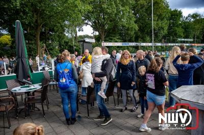 Geslaagde Start: Eerste Avond van de Avondvierdaagse op ’t Harde met een Kleine 600 Wandelaars. - © NWVFoto.nl