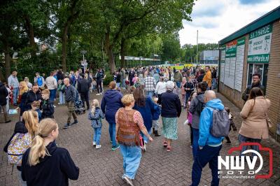 Geslaagde Start: Eerste Avond van de Avondvierdaagse op ’t Harde met een Kleine 600 Wandelaars. - © NWVFoto.nl