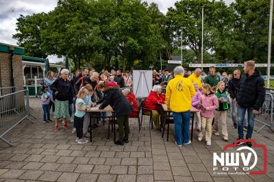 Geslaagde Start: Eerste Avond van de Avondvierdaagse op ’t Harde met een Kleine 600 Wandelaars. - © NWVFoto.nl