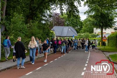 Geslaagde Start: Eerste Avond van de Avondvierdaagse op ’t Harde met een Kleine 600 Wandelaars. - © NWVFoto.nl