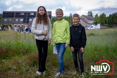 Geslaagde Start: Eerste Avond van de Avondvierdaagse op ’t Harde met een Kleine 600 Wandelaars. - © NWVFoto.nl