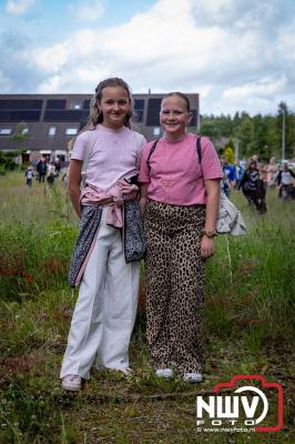 Geslaagde Start: Eerste Avond van de Avondvierdaagse op ’t Harde met een Kleine 600 Wandelaars. - © NWVFoto.nl