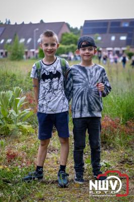 Geslaagde Start: Eerste Avond van de Avondvierdaagse op ’t Harde met een Kleine 600 Wandelaars. - © NWVFoto.nl
