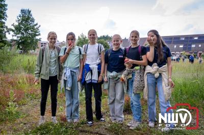 Geslaagde Start: Eerste Avond van de Avondvierdaagse op ’t Harde met een Kleine 600 Wandelaars. - © NWVFoto.nl