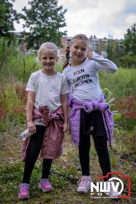Geslaagde Start: Eerste Avond van de Avondvierdaagse op ’t Harde met een Kleine 600 Wandelaars. - © NWVFoto.nl