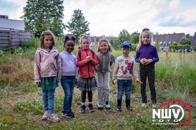 Geslaagde Start: Eerste Avond van de Avondvierdaagse op ’t Harde met een Kleine 600 Wandelaars. - © NWVFoto.nl