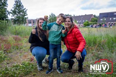 Geslaagde Start: Eerste Avond van de Avondvierdaagse op ’t Harde met een Kleine 600 Wandelaars. - © NWVFoto.nl