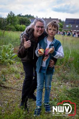 Geslaagde Start: Eerste Avond van de Avondvierdaagse op ’t Harde met een Kleine 600 Wandelaars. - © NWVFoto.nl