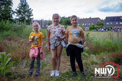 Geslaagde Start: Eerste Avond van de Avondvierdaagse op ’t Harde met een Kleine 600 Wandelaars. - © NWVFoto.nl