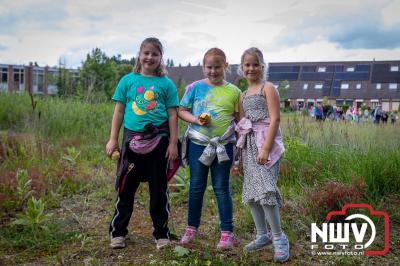 Geslaagde Start: Eerste Avond van de Avondvierdaagse op ’t Harde met een Kleine 600 Wandelaars. - © NWVFoto.nl