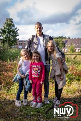 Geslaagde Start: Eerste Avond van de Avondvierdaagse op ’t Harde met een Kleine 600 Wandelaars. - © NWVFoto.nl