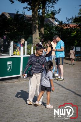 Wandelen in de schaduw: een geslaagde avond op ’t Harde - © NWVFoto.nl