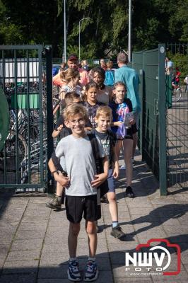 Wandelen in de schaduw: een geslaagde avond op ’t Harde - © NWVFoto.nl
