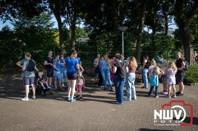 Wandelen in de schaduw: een geslaagde avond op ’t Harde - © NWVFoto.nl