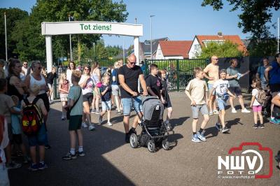 Wandelen in de schaduw: een geslaagde avond op ’t Harde - © NWVFoto.nl