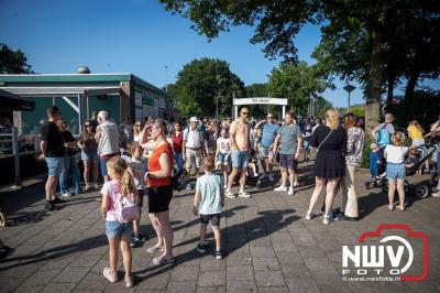 Wandelen in de schaduw: een geslaagde avond op ’t Harde - © NWVFoto.nl